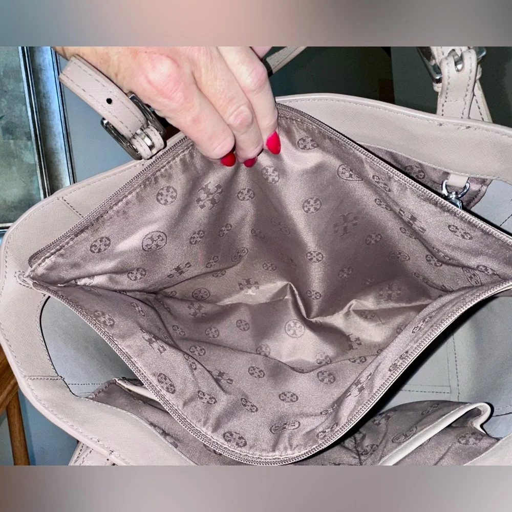 TORY BURCH Elegant Taupe Tote Bag with Accent scarf - Picture 11 of 13